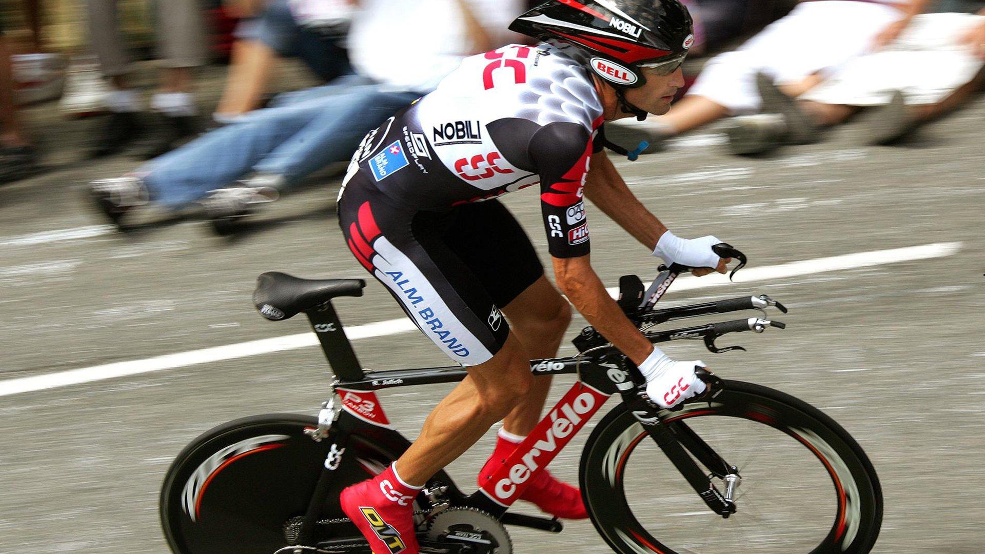 诺丁汉森林领跑阿斯顿维拉中场道格拉斯-路易斯争夺战，欧冠资格成关键筹码