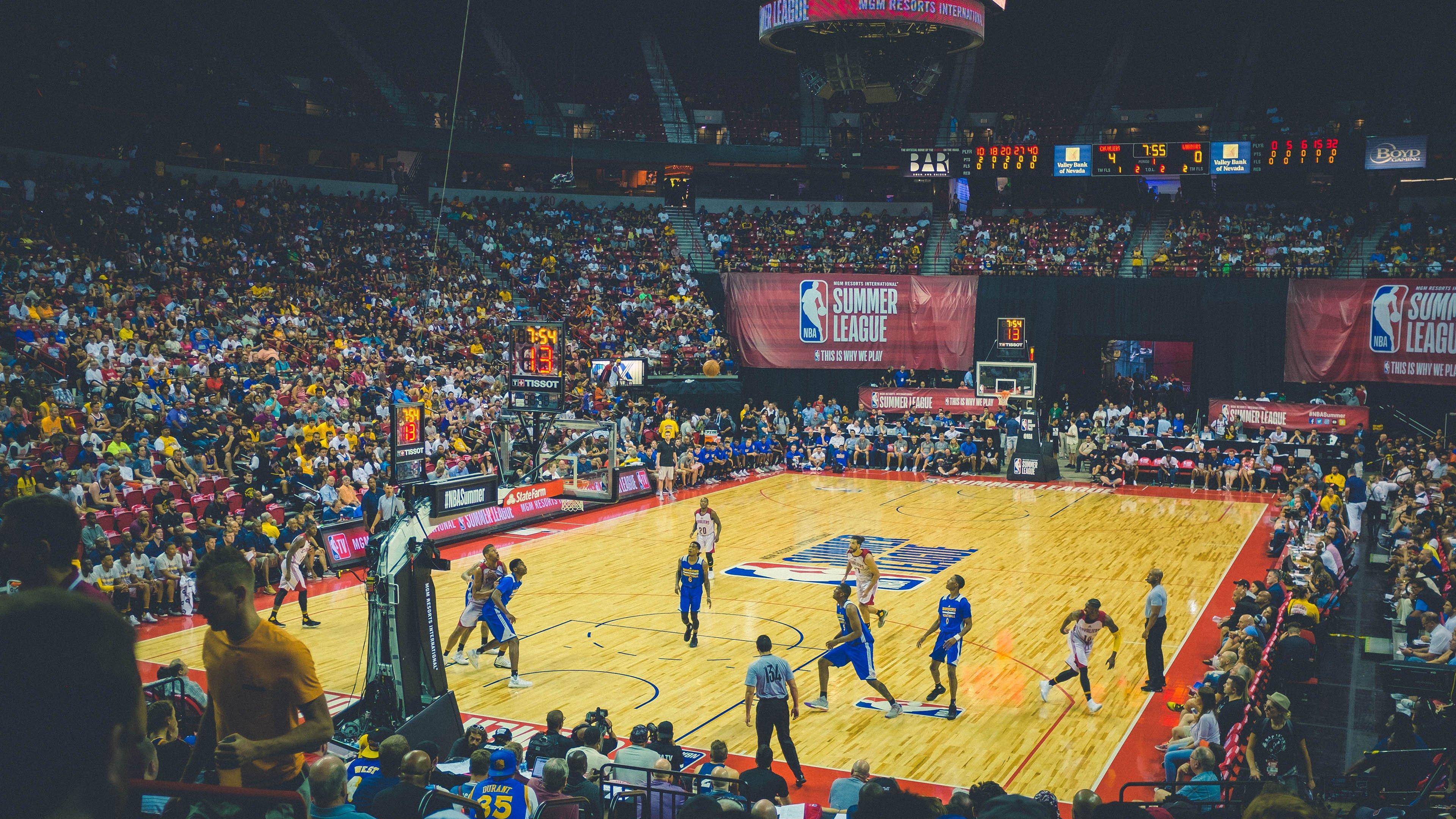 爱德华兹，芬奇教练赋予我们自由，防守是赢球基石